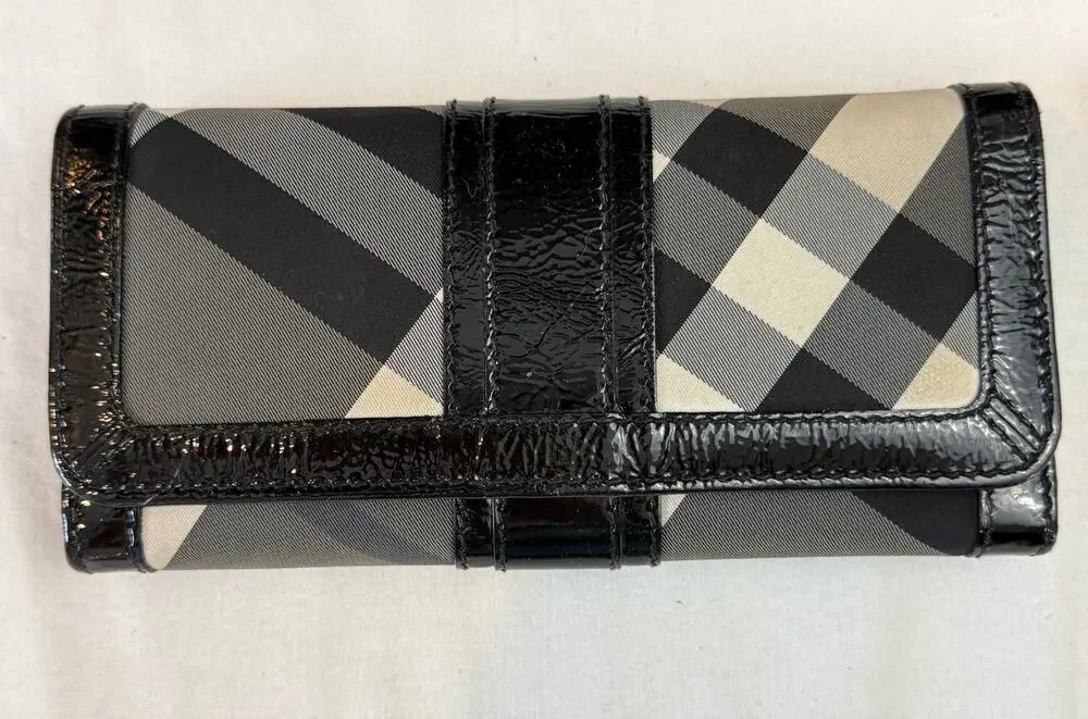 Authentic Burberry Beat Check Continental Wallet Black Patent Trim Nova Check